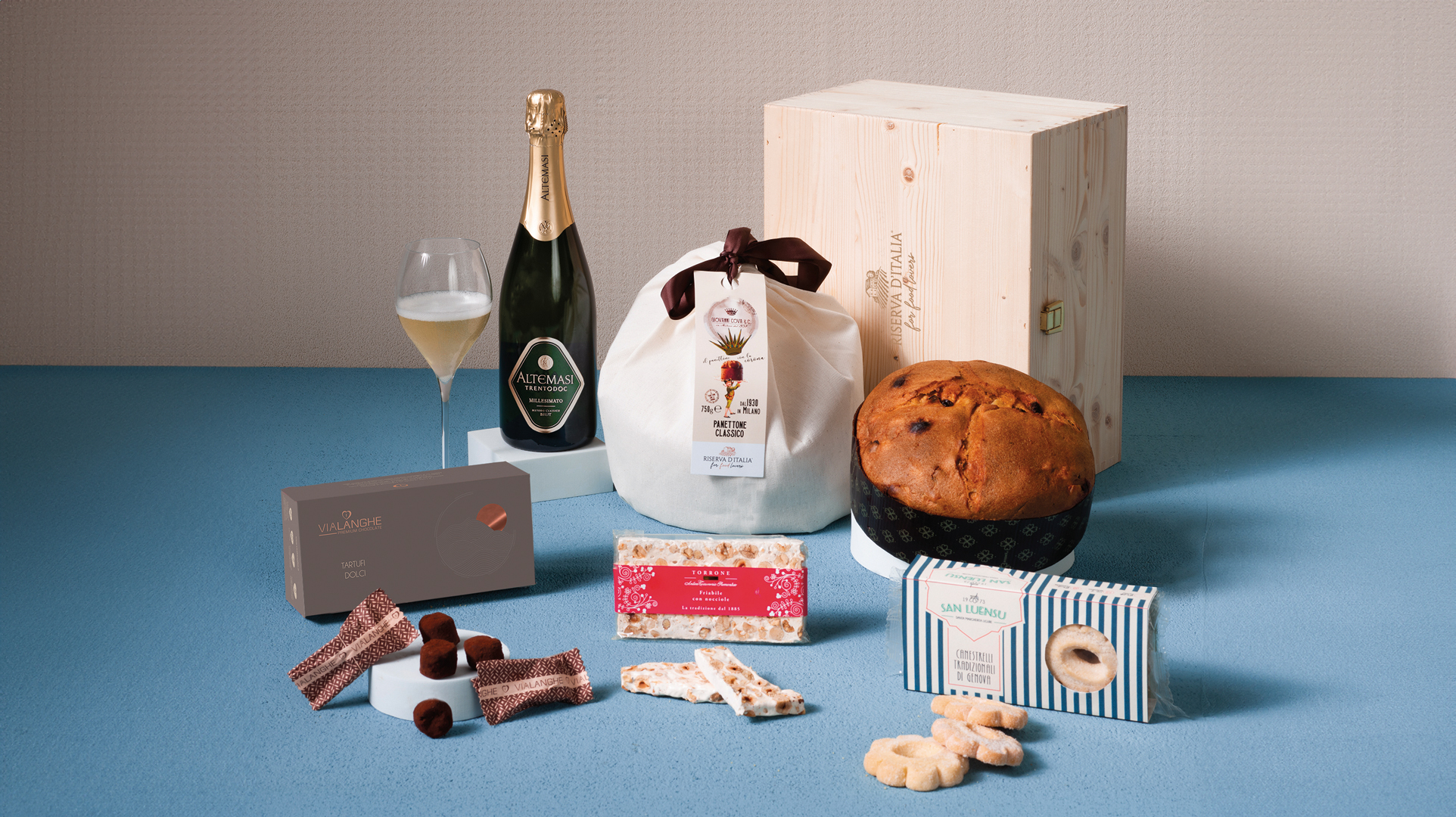 Tradizione – cesto natalizio aziendale con Panettone Milanese e Trento DOC Altemasi | Riserva d'Italia