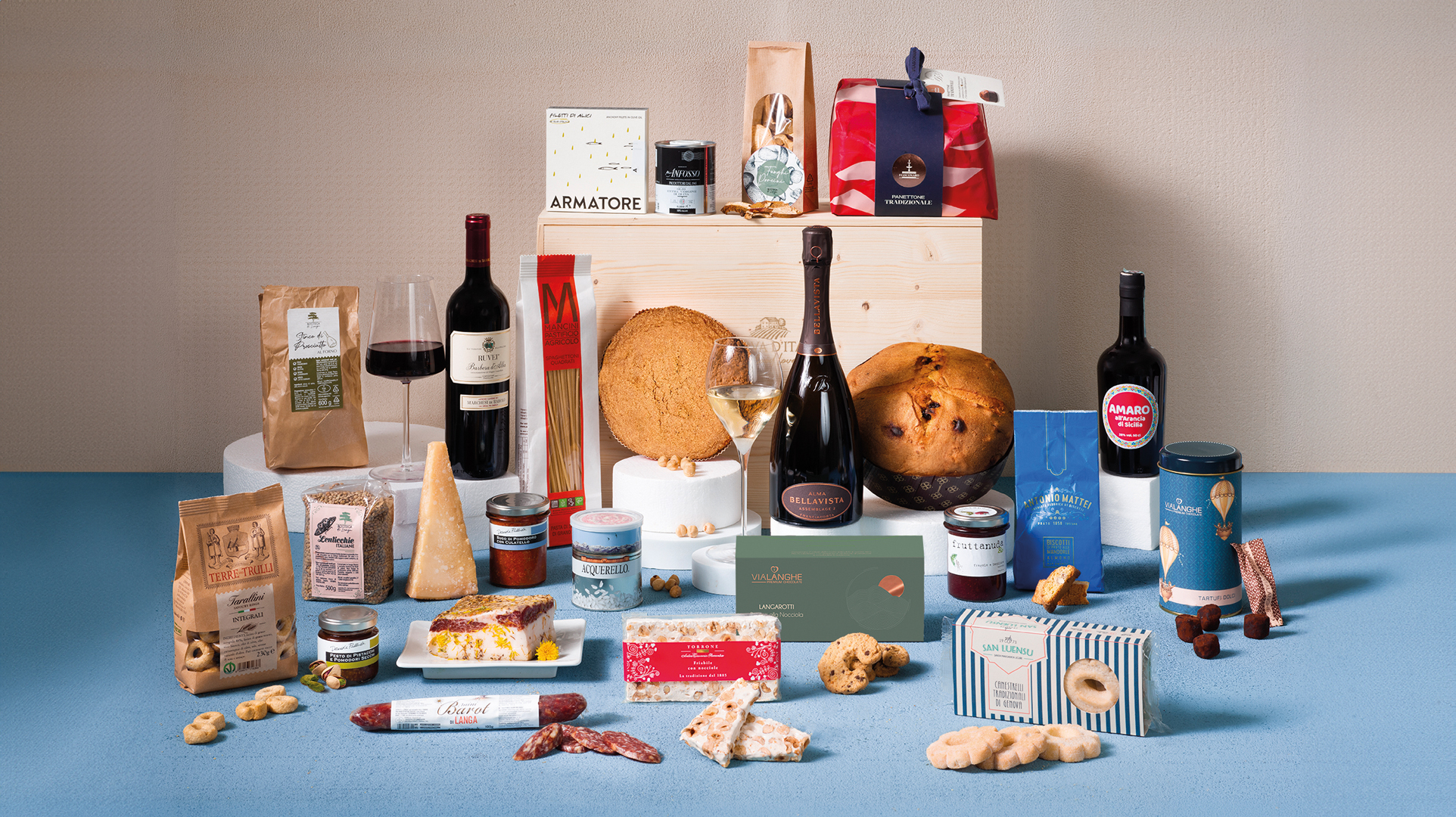 Meraviglia – cesto natalizio aziendale con Panettone Fiasconaro e Franciacorta Bellavista | Riserva d'Italia