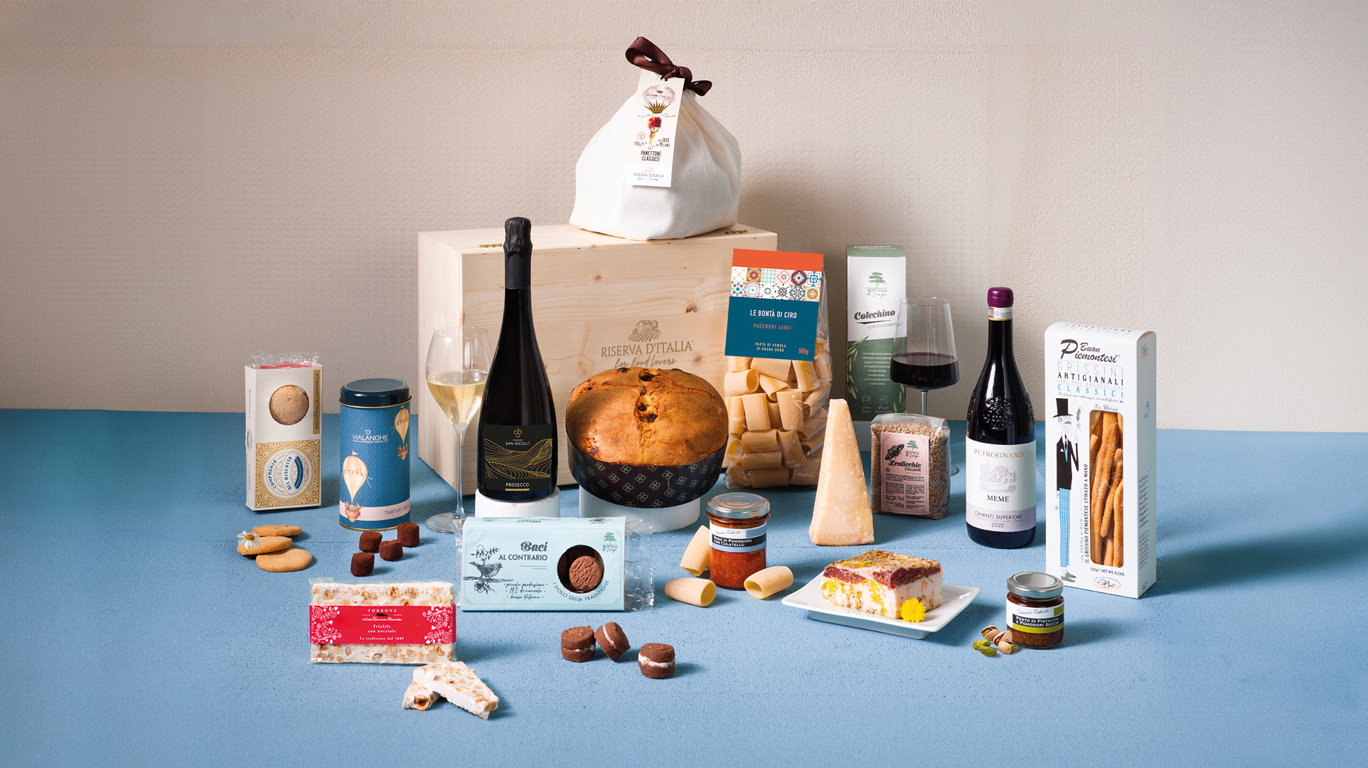 Emozione – cesto natalizio aziendale con Panettone Milanese e Parmigiano Reggiano DOP 24 mesi | Riserva d'Italia