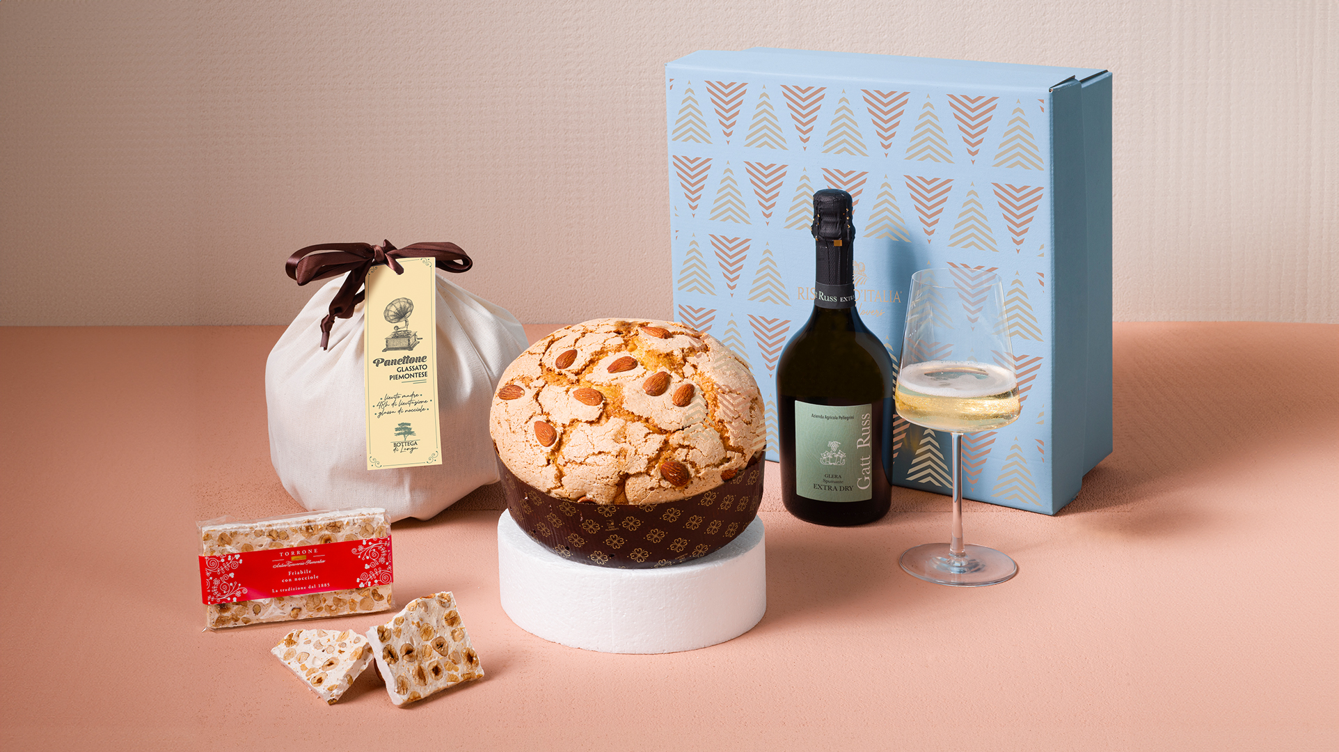 Augurio – cesto natalizio aziendale con Panettone Glassato Piemontese e Spumante Extra Dry | Riserva d'Italia