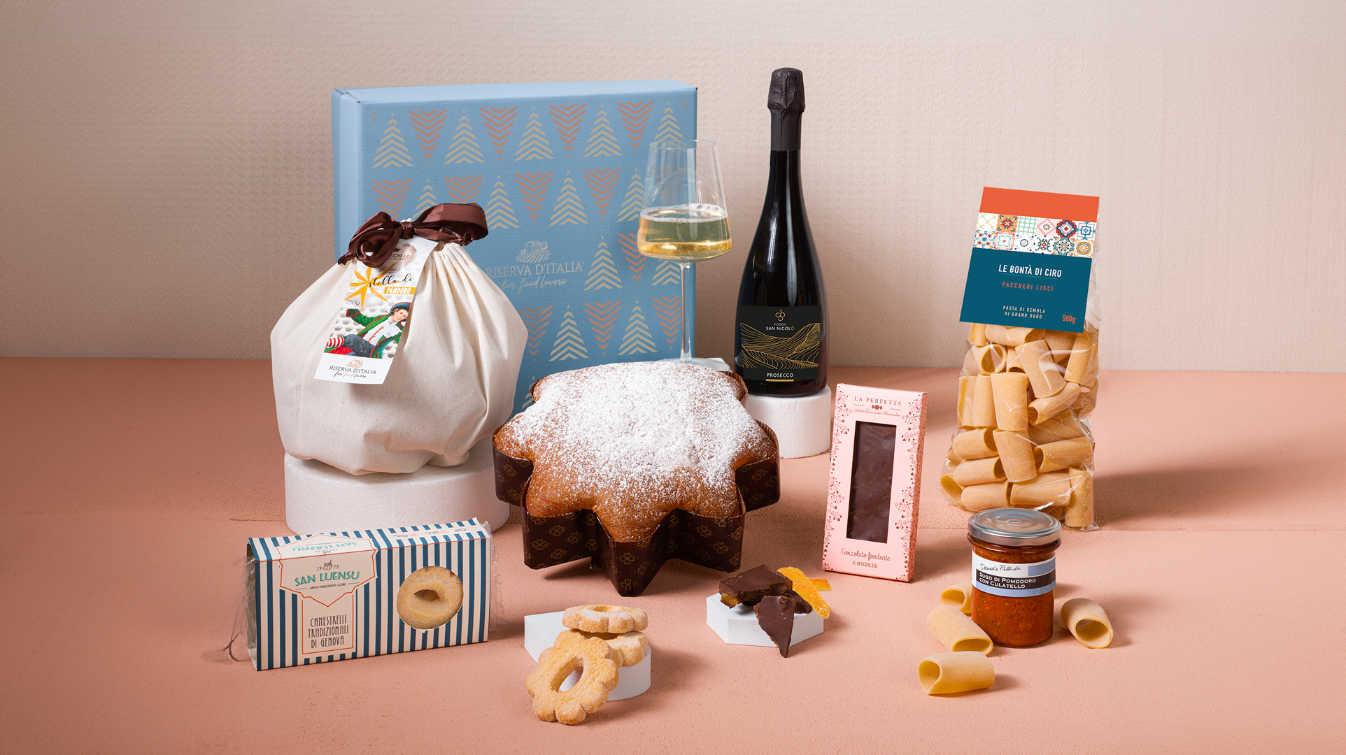 Attesa – cesto natalizio aziendale con Pandoro Stella e paccheri | Riserva d'Italia