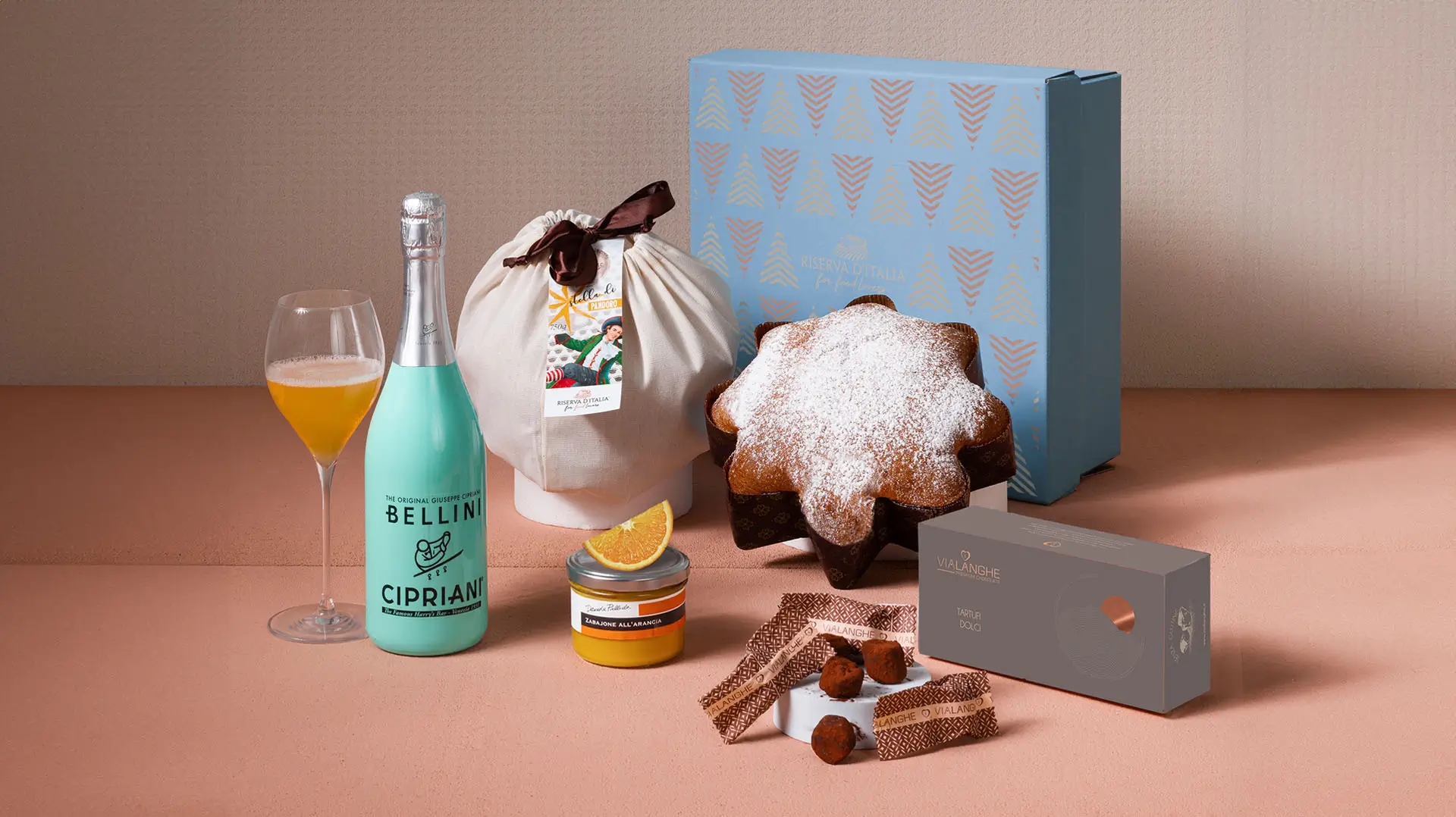 Sorpresa – cesto natalizio aziendale con Pandoro Stella e Bellini Cipriani | Riserva d'Italia