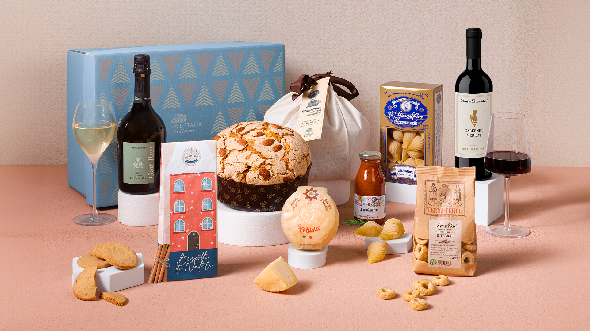 Gioia – cesto natalizio aziendale con Panettone Glassato Piemontese e robiola piemontese | Riserva d'Italia