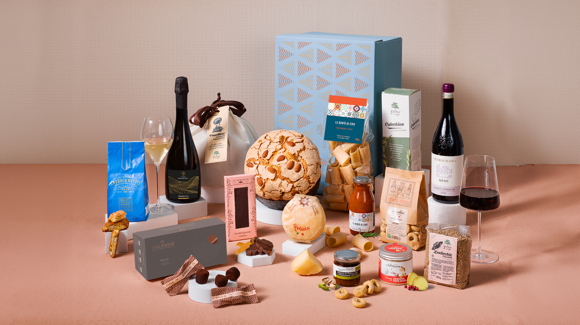 Racconto – cesto natalizio aziendale con Panettone Glassato Piemontese e Chianti Superiore DOCG | Riserva d'Italia