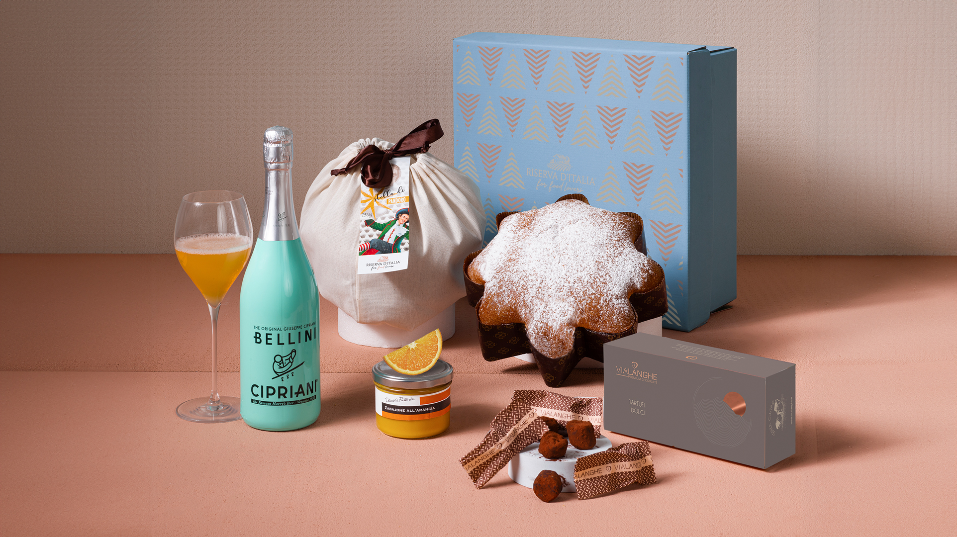 Sorpresa – cesto natalizio aziendale con Pandoro Stella e Bellini Cipriani | Riserva d'Italia